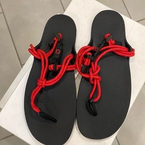 Xero Men’s Genesis Barefoot Sports Sandals Size11 Red Brand New